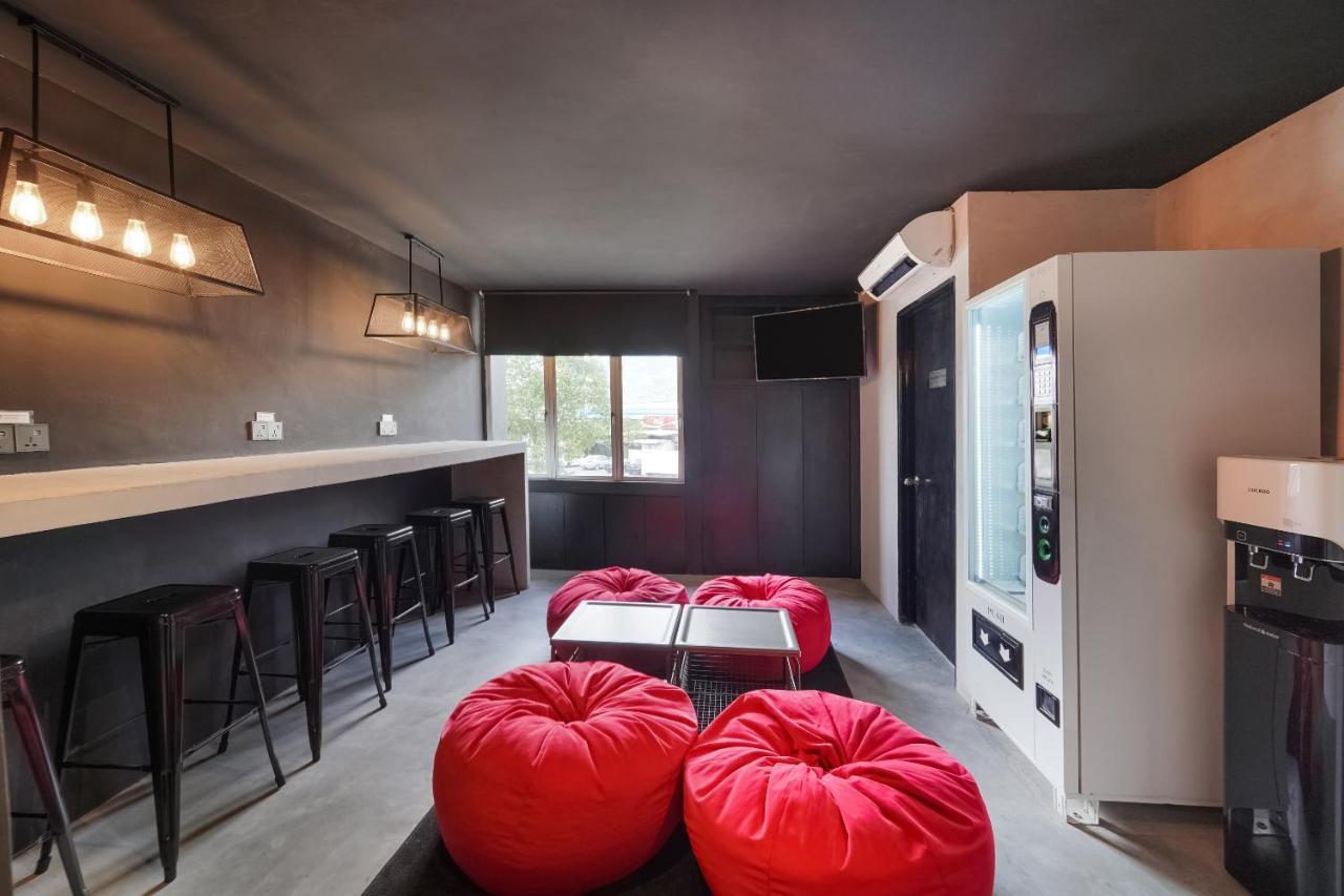 Oyo 89635 Modular Langkawi Capsule Hotel Padang Mat Sirat Exterior photo
